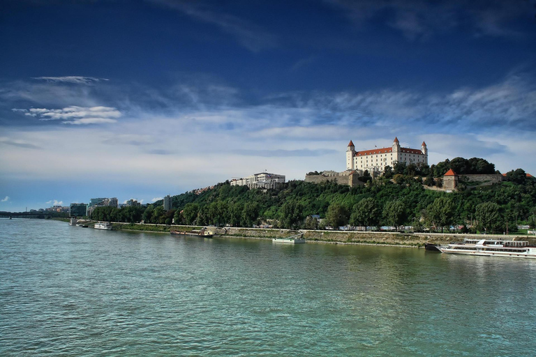 Vienna: Bratislava and Budapest Day Trip with Guide Full bilingual guided tour