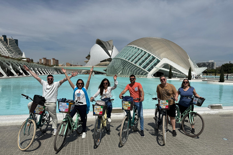 Tour guidato di Valencia in bicicletta in piccoli gruppiTour guidato condiviso di Valencia in piccoli gruppi