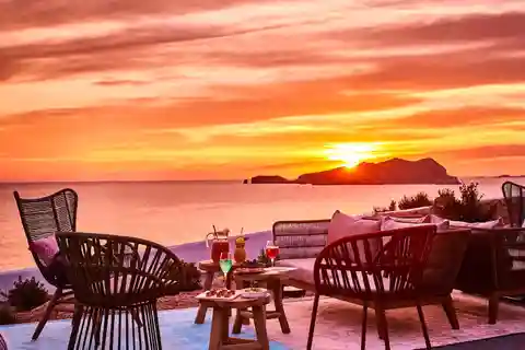 Ibizas Sunset Strip Tipsy Tapas Tour