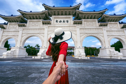Taipei: Private Photoshoot at Iconic Landmarks Premium: 50 photos | 60 mins