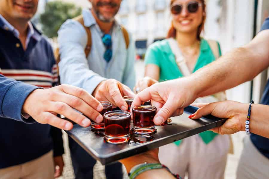 Lissabon: Foodtour und Wein Kleingruppentour Rundgang. Foto: GetYourGuide