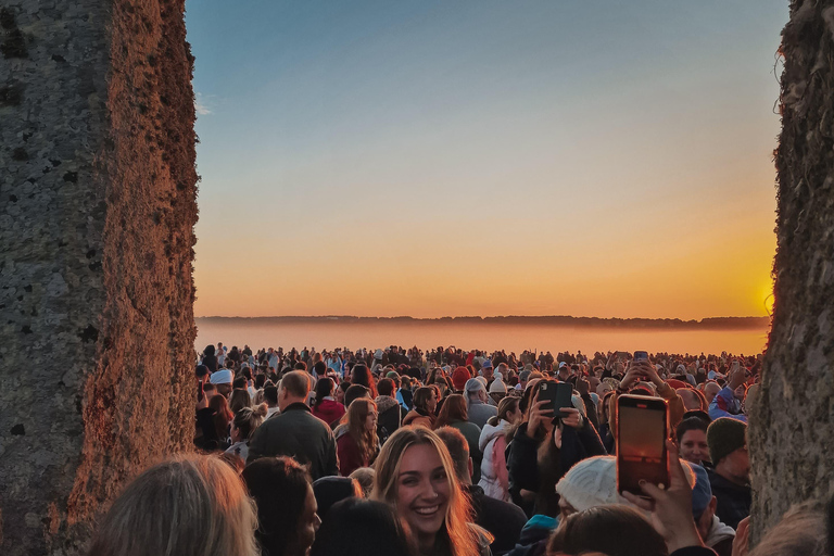 From London: Stonehenge Summer Solstice Sunrise Tour