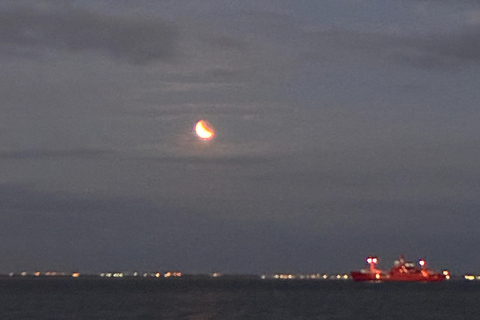 Lisbon: Solar Eclipse & Sunset Sailing Experience with Wine