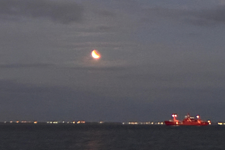 Lisbon: Solar Eclipse & Sunset Sailing Experience with Wine