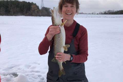 Toronto: Ice Fishing Day Trip RV-Motorhome Tour