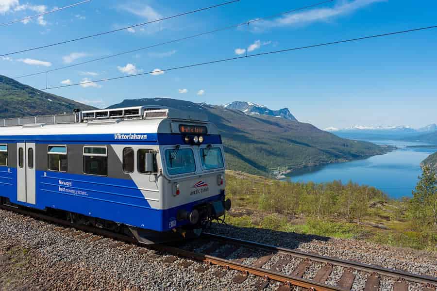 Von Narvik: Rundfahrt mit dem Arktiszug auf der Ofotenbahn. Foto: GetYourGuide