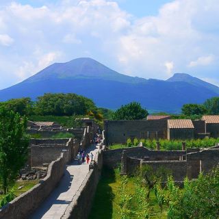 Pompeii and Vesuvius Full-Day Tour from Amalfi Coast