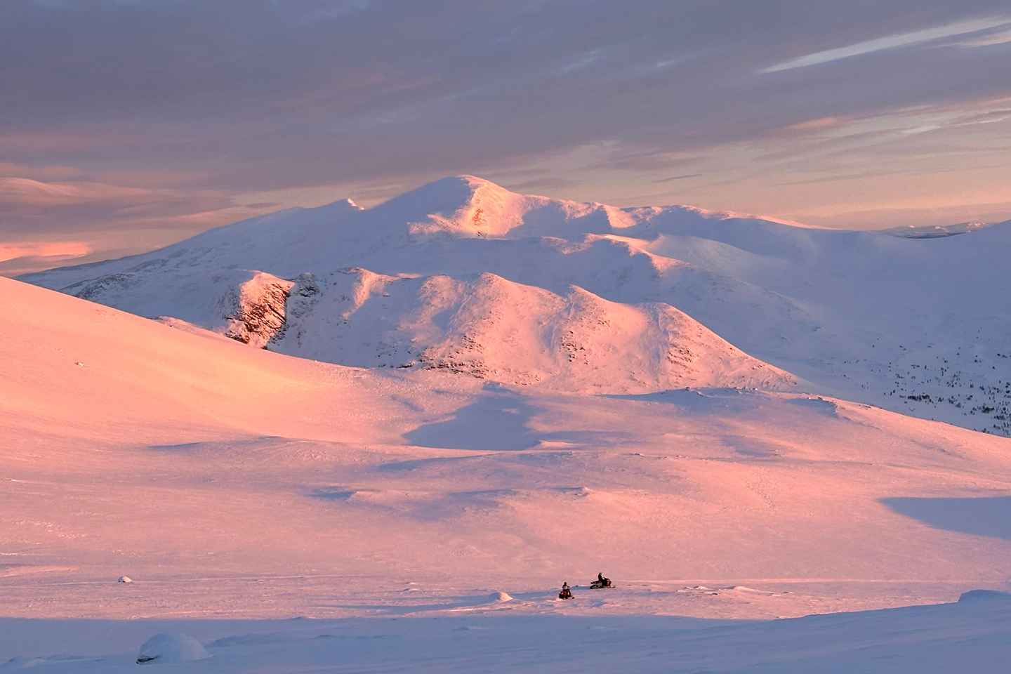 Klimpfjäll: Southern Lapland Snowmobile Tour with Fika