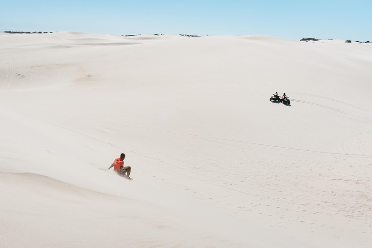 CIDADE DO CABO: AVENTURA DE SANDBOARD NAS DUNAS DE AREIA BRANCA DO ATLANTISCidade do Cabo: Aventura de sandboard nas dunas de areia branca do Atlantis