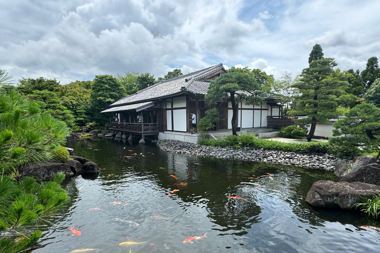 Himeji: Discover Every Bit of Himeji Castle Guided tour of Himeji Castle and Koko-en garden