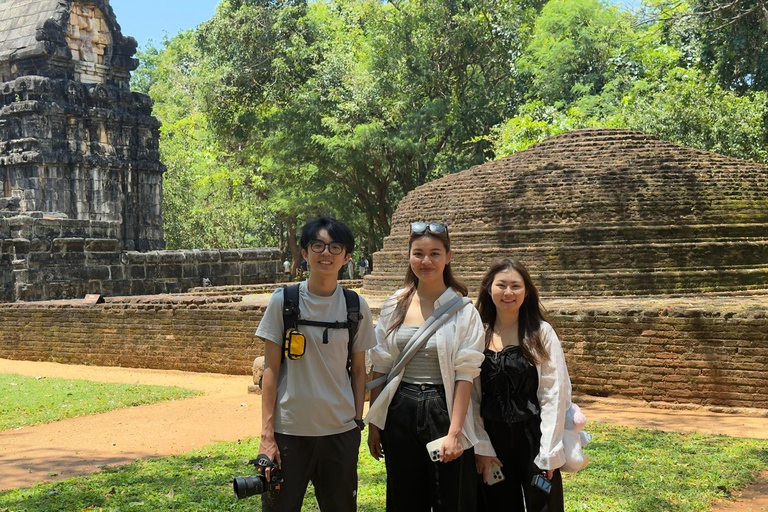 Sigiriya Rock Fortress and Cave Temples Day Trip