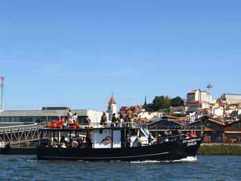 Cascais: crociera al tramonto a Lisbona con open bar
