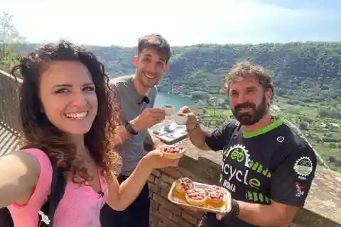 EBike Roman Castles : Papal Palace & Lake (Train from Rome)