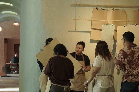 Da Nang: Workshop on making Dó paper and Dó paper notebooks