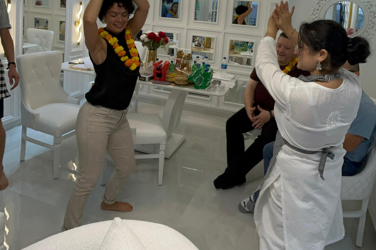 Mumbai: lezione di cucina indiana a casa di una famiglia del postoMumbai: lezione di cucina indiana a casa di una famiglia