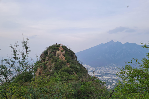Monterrey: Pet-friendly hiking in Cerro del Chupón