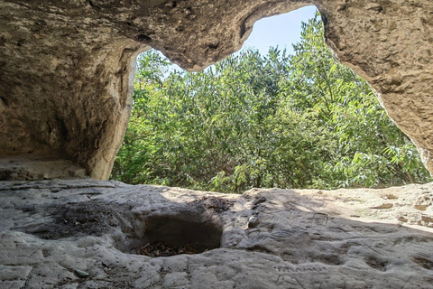 Desde Varna: Excursión de un día de senderismo y escaladaExcursión de un día de senderismo y escalada