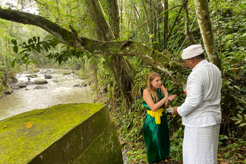 Ubud: Palm Reading and Trauma Healing Therapy