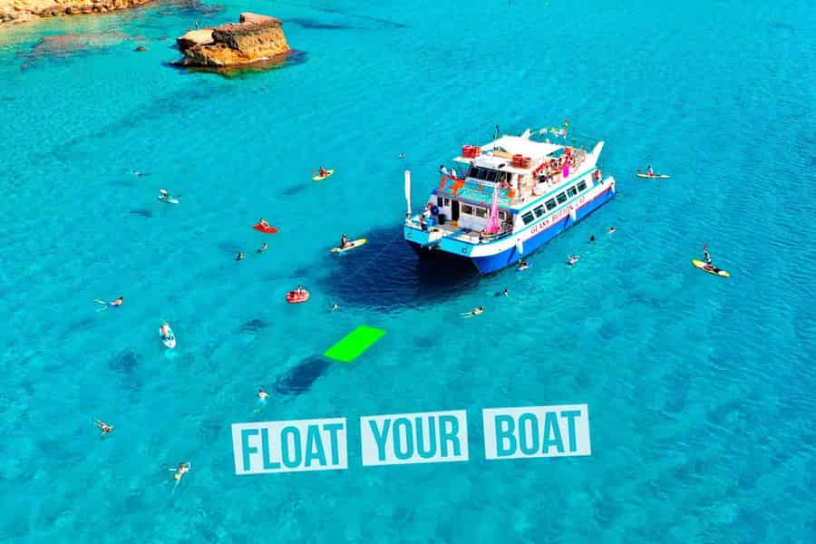 Ibiza: Strand-Hopping-Bootsfahrt mit Paddleboard, Essen und Getränken. Foto: GetYourGuide