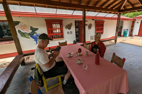 Medellín: Luxury Coffee Farm Tour with Tastings