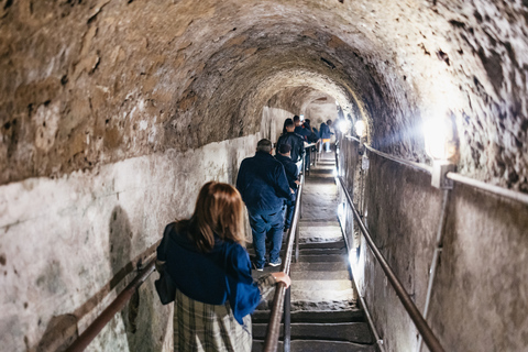 Nápoles: entrada a la zona subterránea y tour guiadoTour guiado en italiano