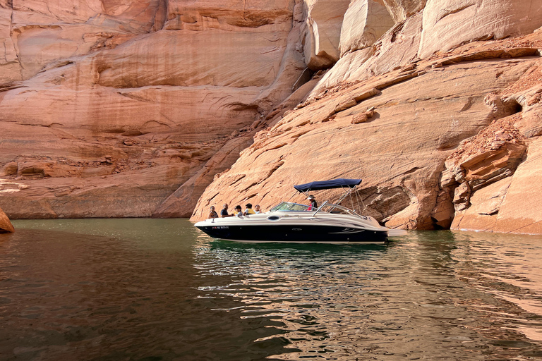 Jezioro Powell: 2-godzinny rejs wycieczkowy łodzią po kanionie AntylopyJezioro Powell: Wycieczka fotograficzna do Kanionu Antylopy małą łodzią