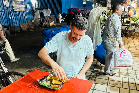 Mumbai: Tour gastronomico con degustazione di cibo di stradaTour gastronomico di gruppo (senza ritiro e consegna)