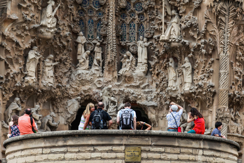 Barcelona: Sagrada Familia Tour met optie voor toegang tot de torenRondleiding zonder toegang tot de toren