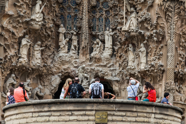 Barcelona: Sagrada Familia Tour with Tower Access OptionGuided Tour with Tower Access