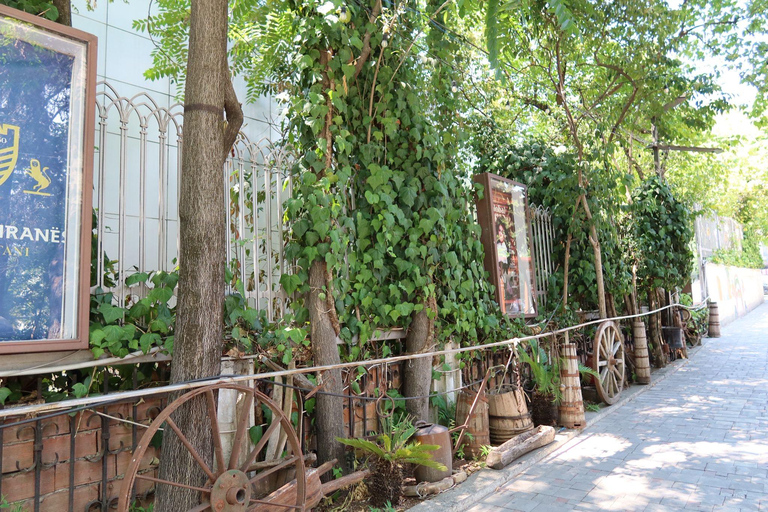 地拉那共产主义遗迹和历史中心之旅地拉那共产主义与历史中心之眼