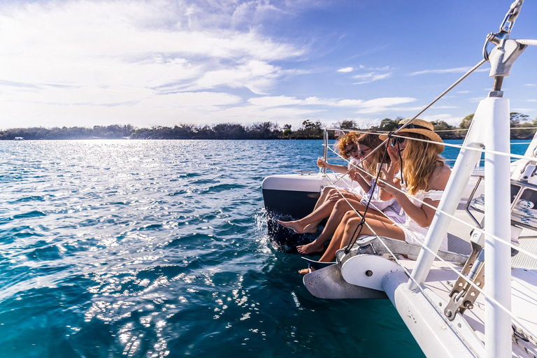 Gold Coast: Private Catamaran &amp; Island Lunch