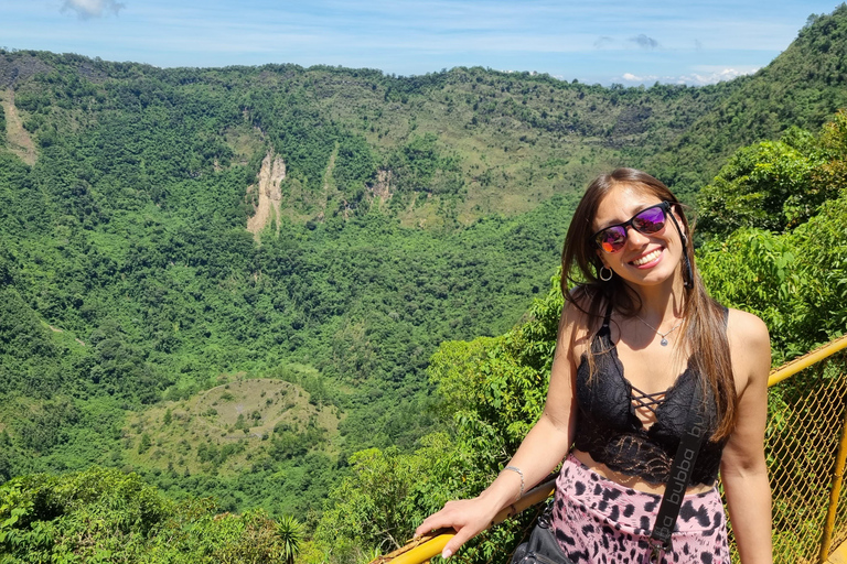 Beach, volcano and city in El Salvador in the same day!