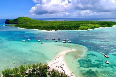 Mauritius Amazing Catamaran 3 island north & lunch on island
