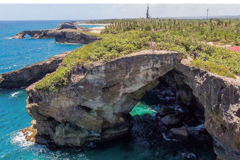 Puerto Rico: Cueva del Indio, Waterfalls, & Beach Tour