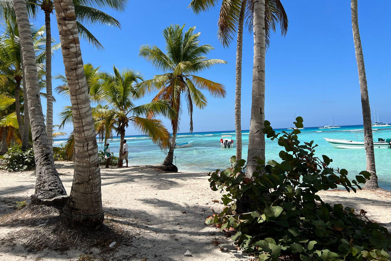 Excursão à Ilha Saona e ao Rio Chavon com almoço e bebidasOpção de excursão regular em grupo compartilhado