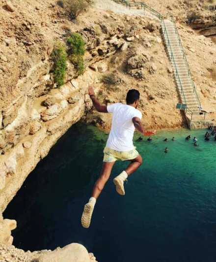 Muscat: Wadi Shab & Bimmah Sinkhole Ganztagestour