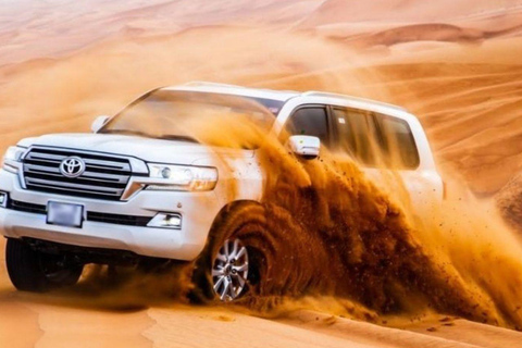 Doha: Wüstentour mit Kamelreiten, Sandboarding &amp; EssenDoha: geführte Wüstentour mit Kamelreiten, Sandboarding &amp; Essen