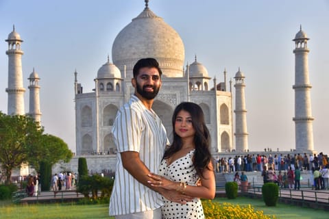 From Delhi: Taj Mahal & Agra City w/ Fatehpur Sikri Day Tour