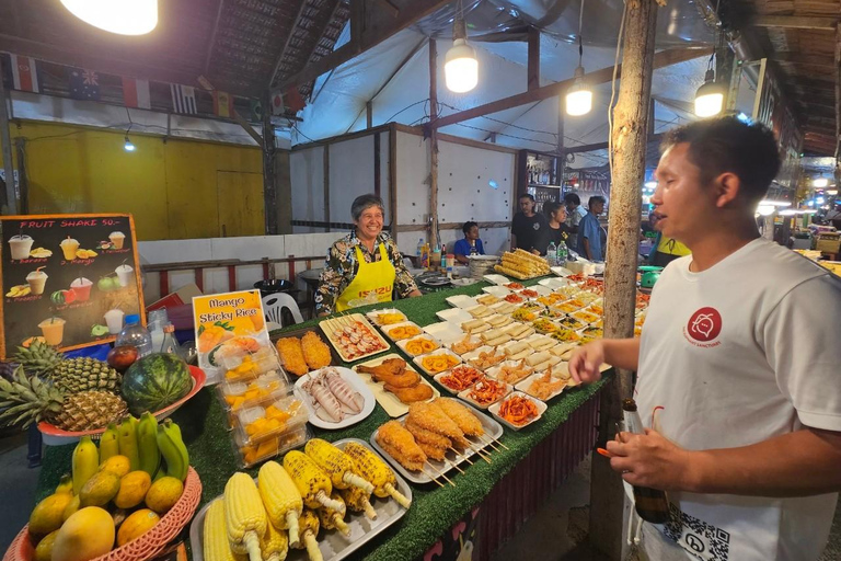 Khaolak: visita guiada com petiscos e show de cabaréKhaolak: Tour guiado com petiscos e show de cabaré