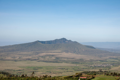 Nairobi: Hell's Gate & Crescent Island 2-Day Tour