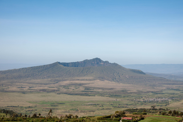 Nairobi: Hell's Gate & Crescent Island 2-Day Tour