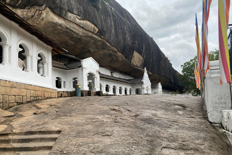 Colombo: 5-Day Sri Lanka Cultural Tour with Transfers