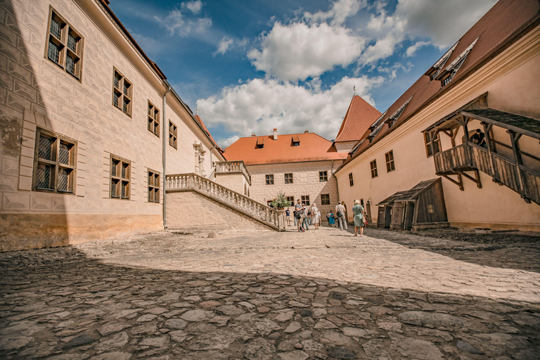 From Riga: Private Transfer to Kaunas with Sightseeing