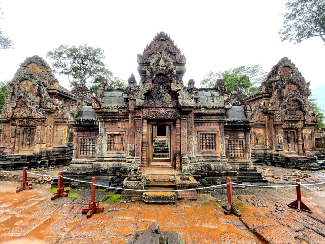 Private 2Days Tour Angkor Wat Sunrise & Banteay Srei Temples