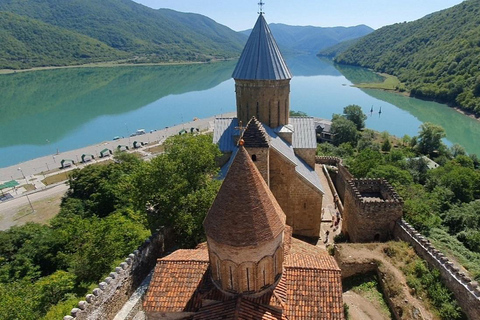 Desde Tiflis Excursión de un día a Ananuri, Gudauri y KazbegiSólo conductor