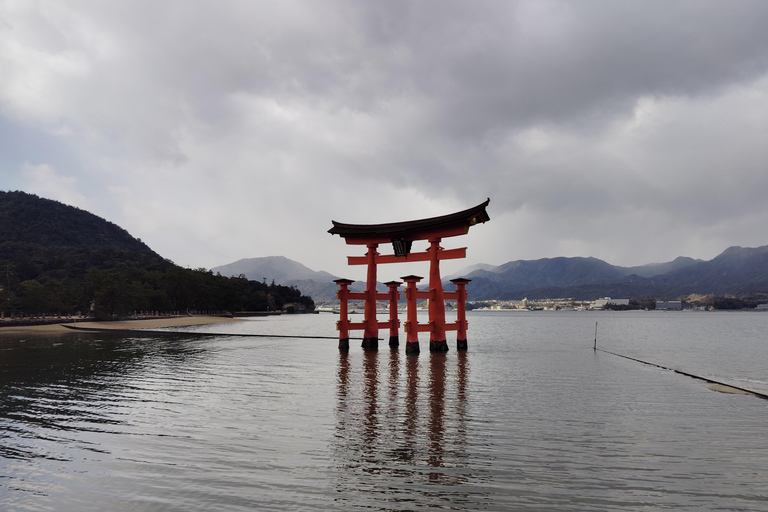 Hiroshima: 5.5-Hour Highlights Tour with Professional guide