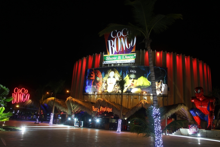 Vanuit Punta Cana: Ingang nachtclub Coco BongoNachtclub Coco Bongo (eerste rij)