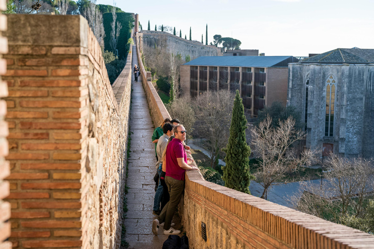 Von Barcelona aus: Dali Museum, Mittelalterliches Dorf & Girona TourEnglische Tour