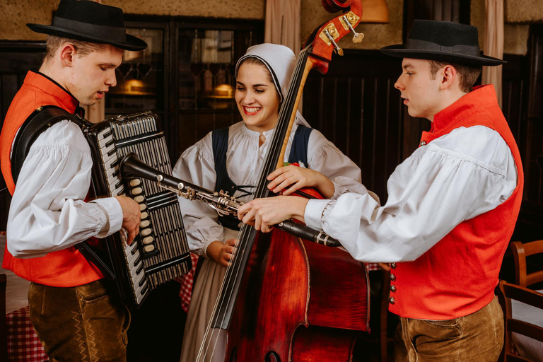 Jantar e show esloveno tradicionalLjubljana: Jantar e apresentação tradicional eslovena