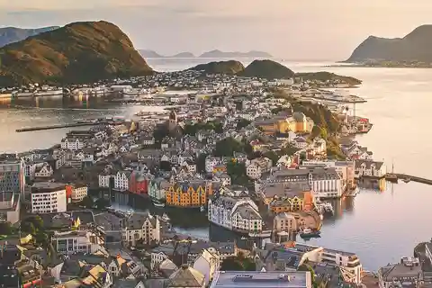 Ålesund city walk: Art Nouveau, sea views & insider tips